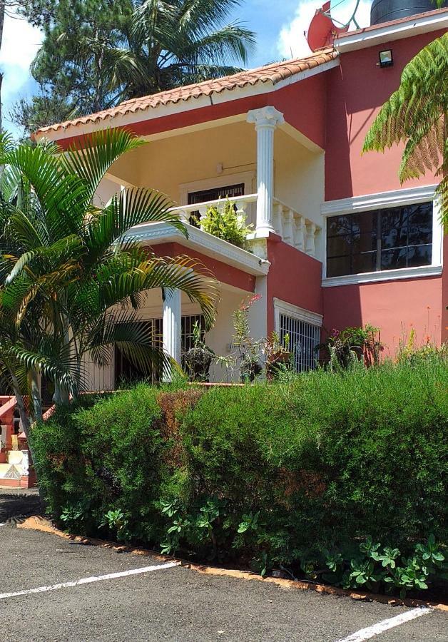 La Famosa Costillas A La Lena Jarabacoa Kültér fotó